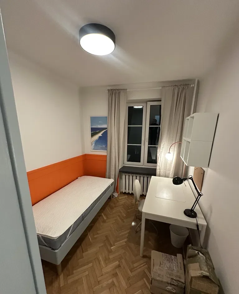 POKÓJ W CENTRUM STAREGO MIASTA W 4 OSOBOWYM MIESZKANIU - zdjęcie 3