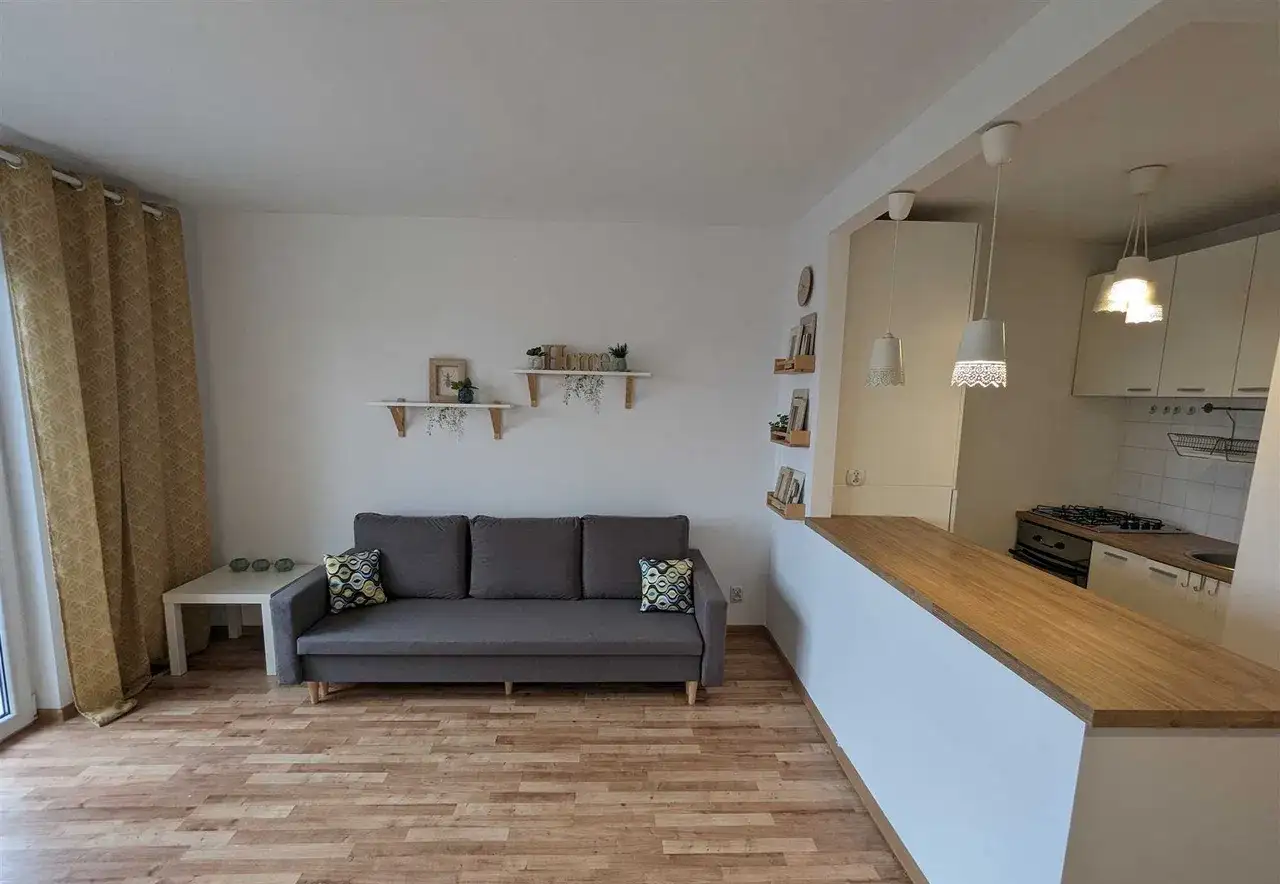 Przytulna kawalerka z panoramą miasta - zdjęcie 2