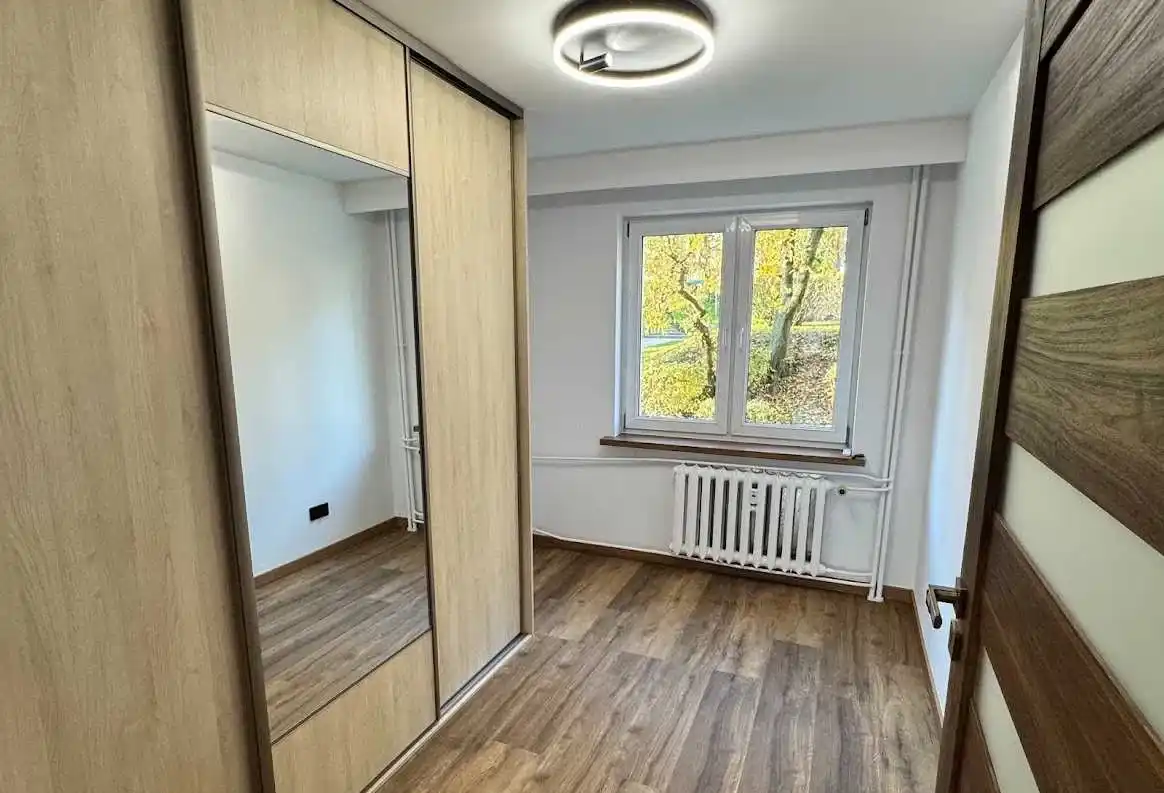 Wynajmę mieszkanie 3 pokoje kuchnia łazienka 60m2 Osiedle Widok parter - zdjęcie 4