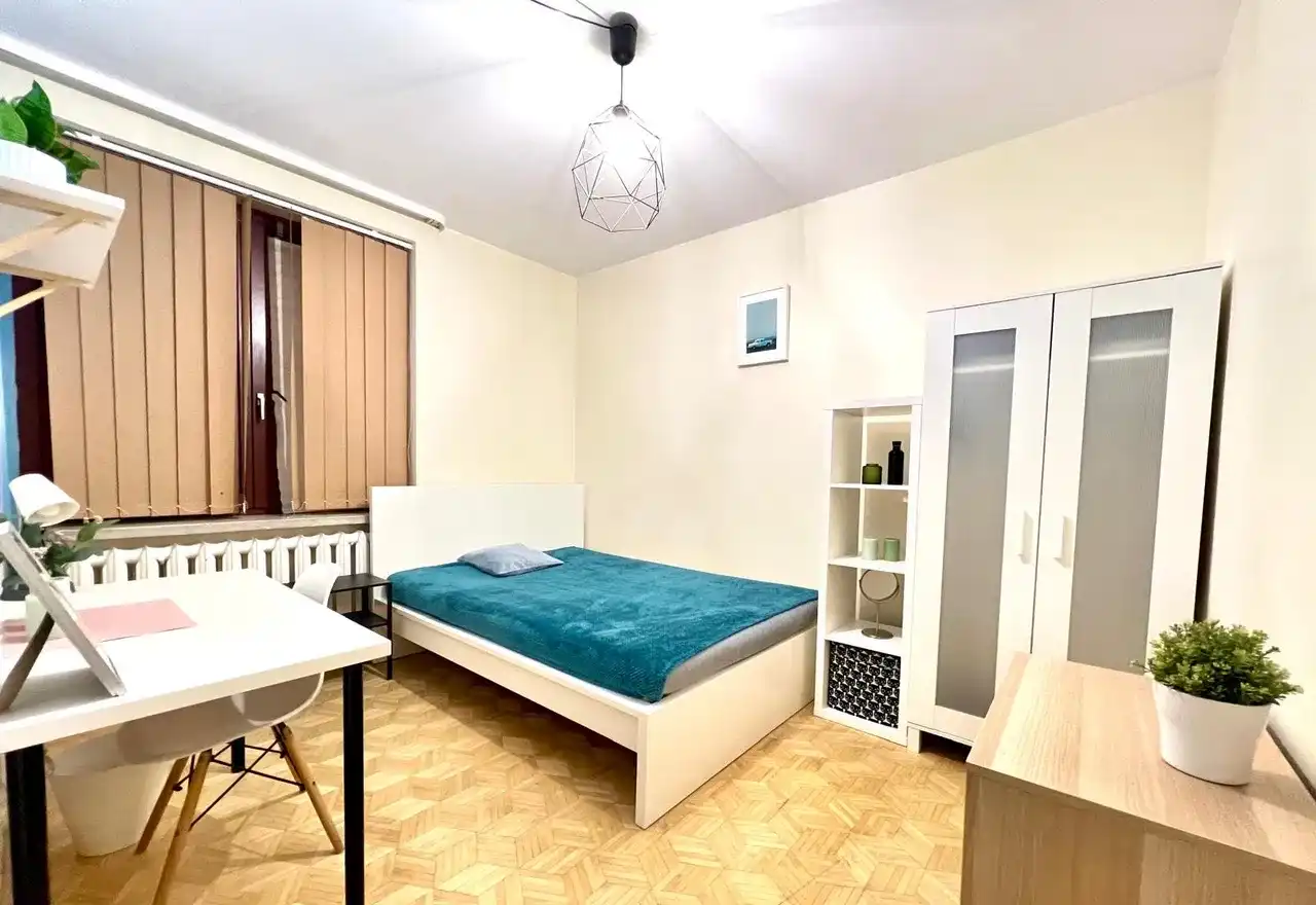 Duży pokój z podwójnymi łóżkiem w Centrum / Nowogrodzka 62B
