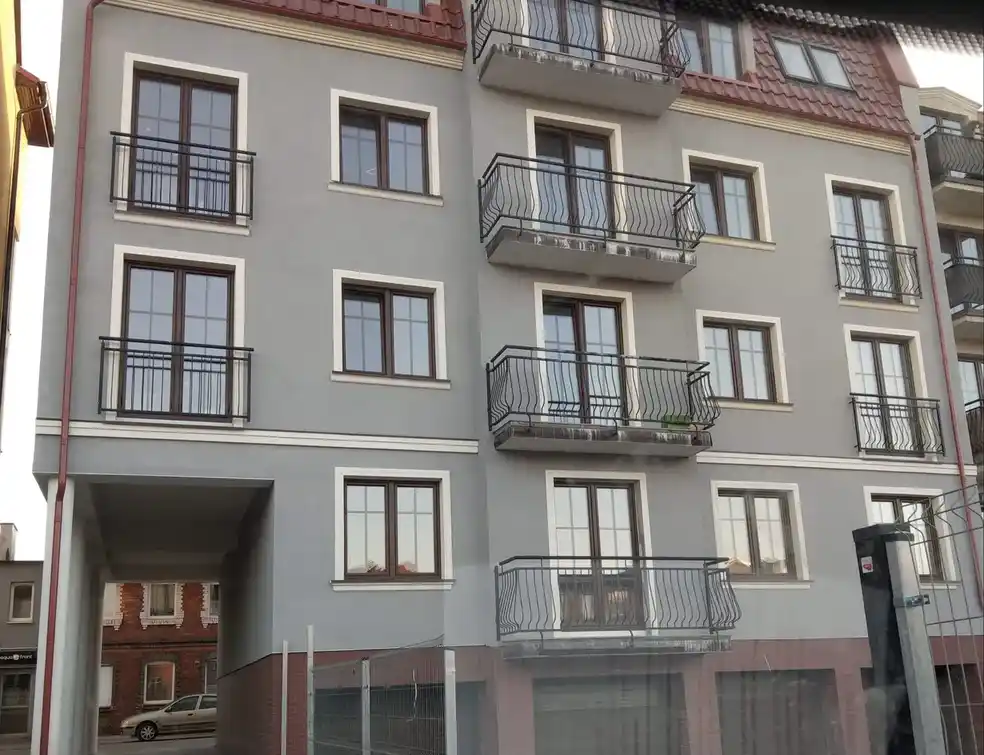 Kawalerka z osobną sypialnią, balkonem i miejscem postojowym - zdjęcie 8