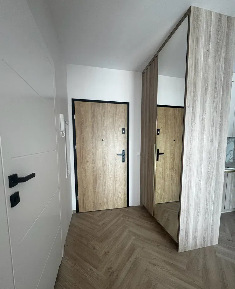Nowe 2-pokojowe mieszkanie 40m² z balkonem, garażem i komórką - zdjęcie 3
