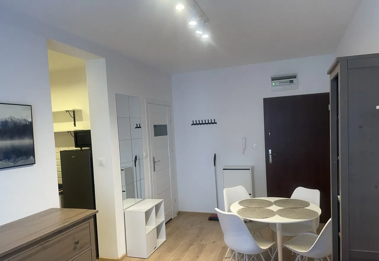 Kawalerka z osobną sypialnią, balkonem i miejscem postojowym