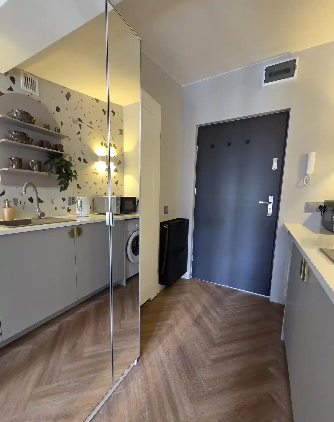 Kawalerka 15m² po remoncie, z wyposażeniem, przy ul. Legionów 47 - zdjęcie 9