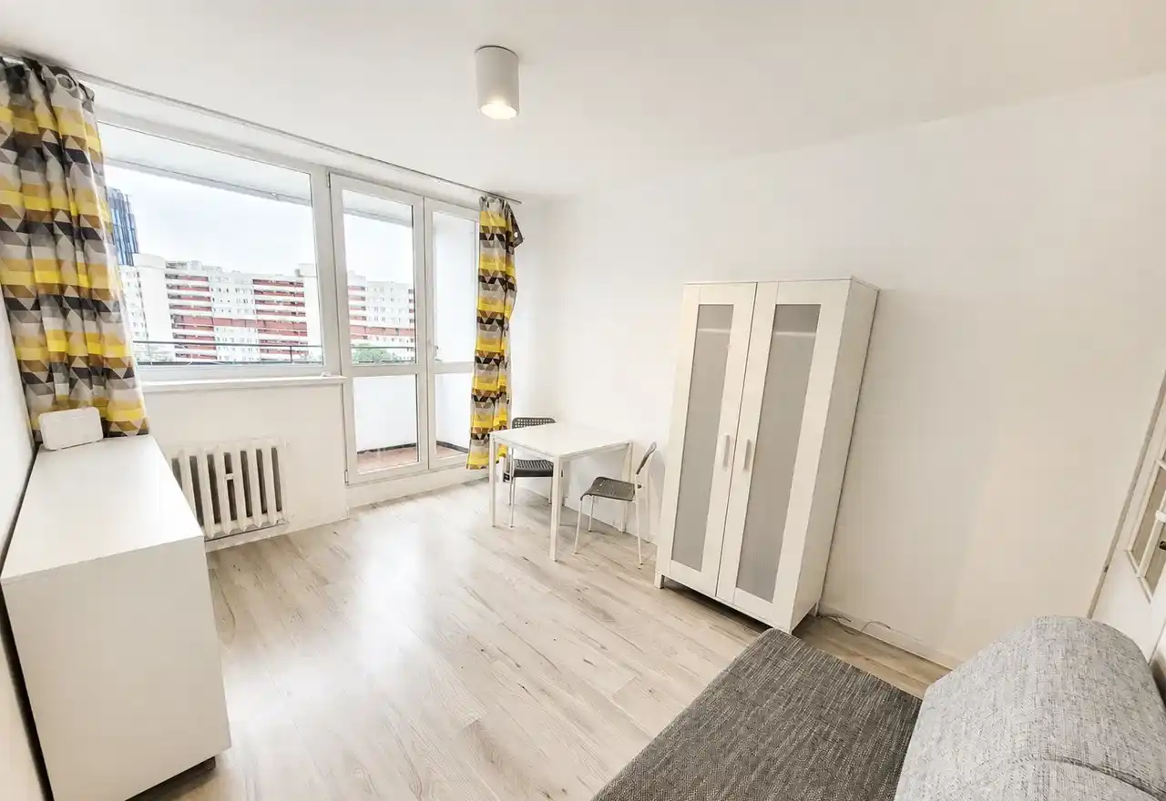 2 niezależne pokoje / obok SkyTower / balkon / rozkładowe