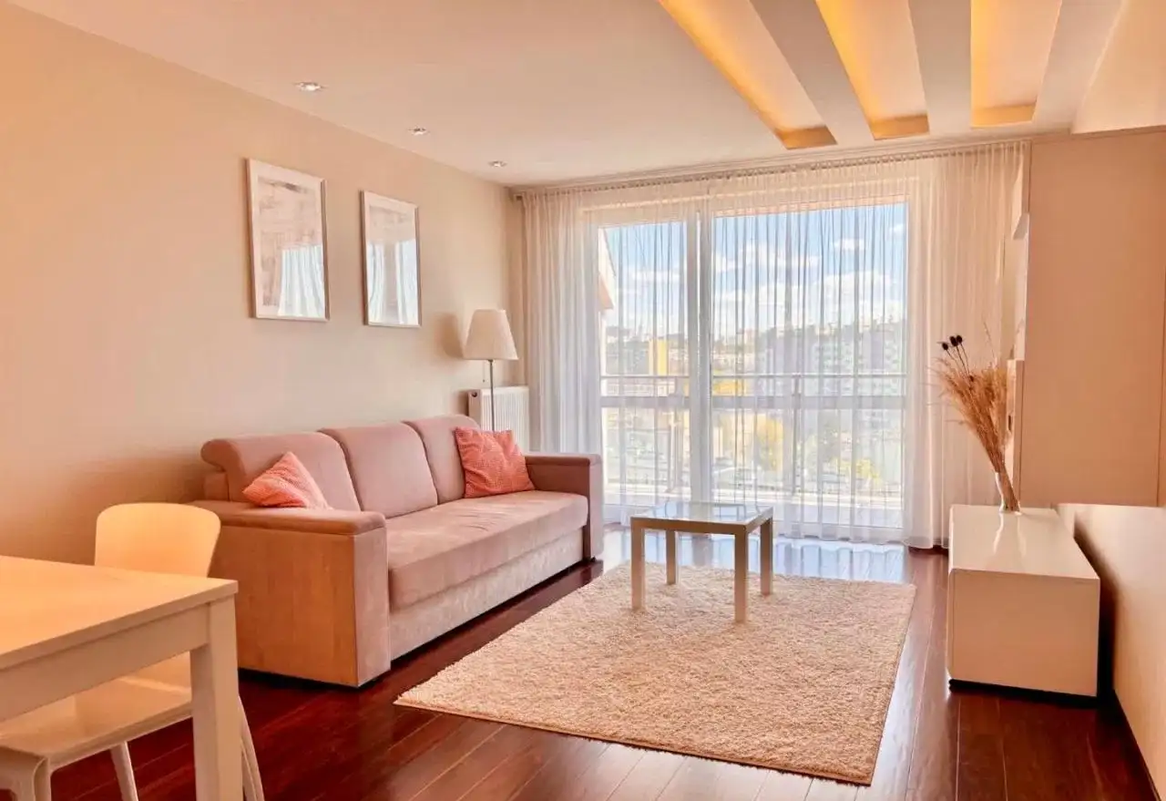 Dwa pokoje z pięknym widokiem w apartamentowcu - zdjęcie 3