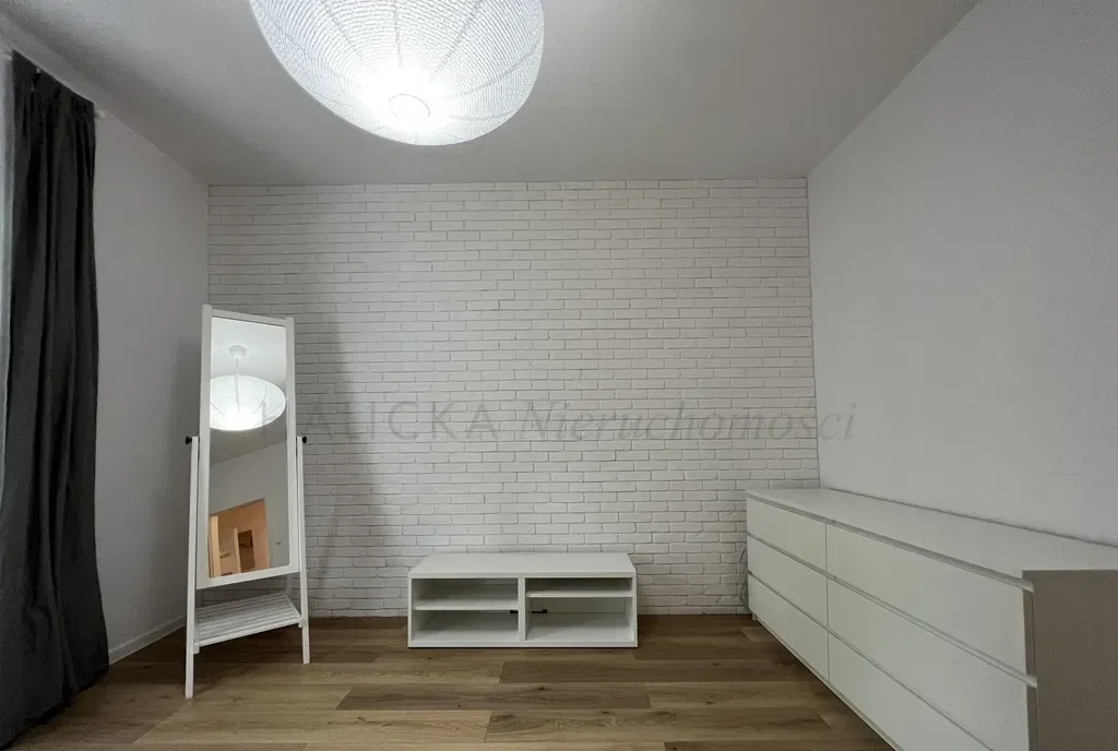 Kawalerka z osobną kuchnią, balkon - zdjęcie 4