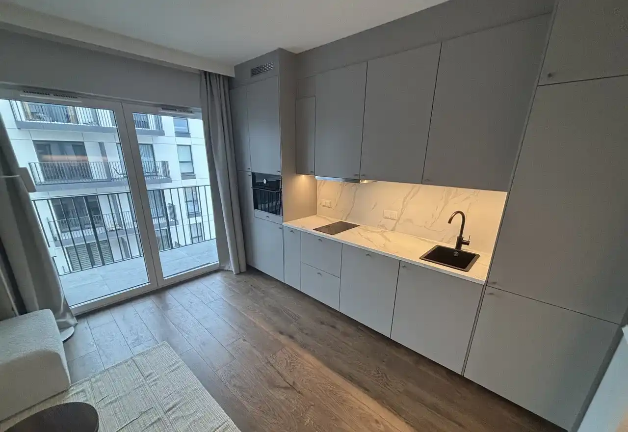 APARTAMENT w ŚRÓDMIEŚCIU! WYSOKI STANDARD Z BALKONEM! PIERWSZY NAJEMCA - zdjęcie 4