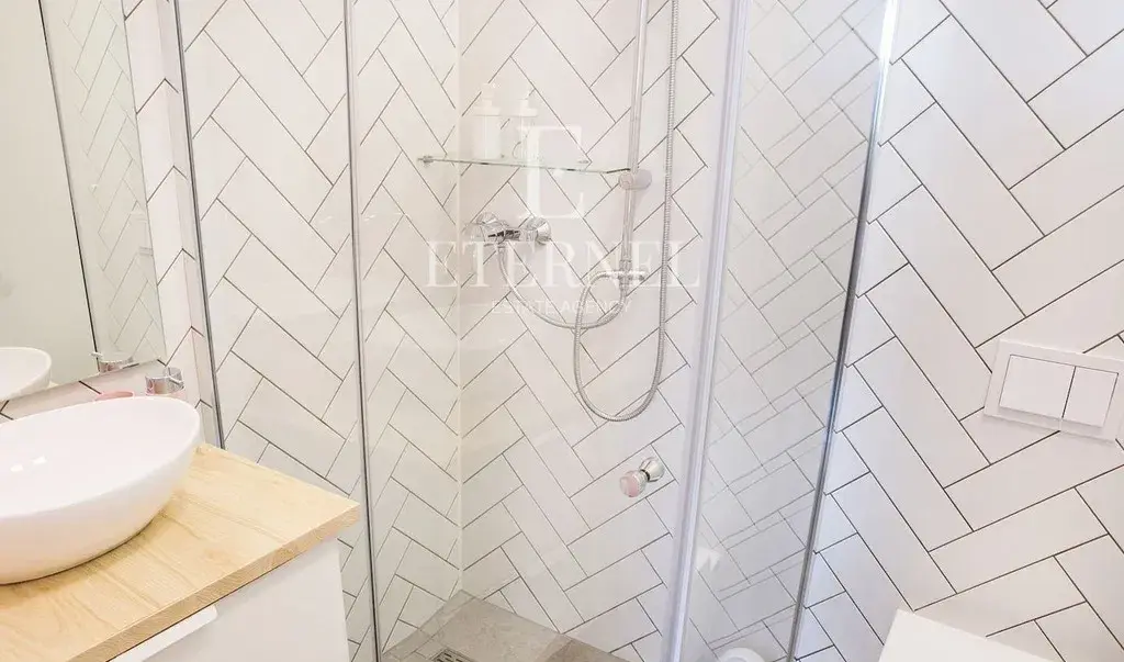 Kawalerka w centrum z antresolą - al. Słowackiego - zdjęcie 9