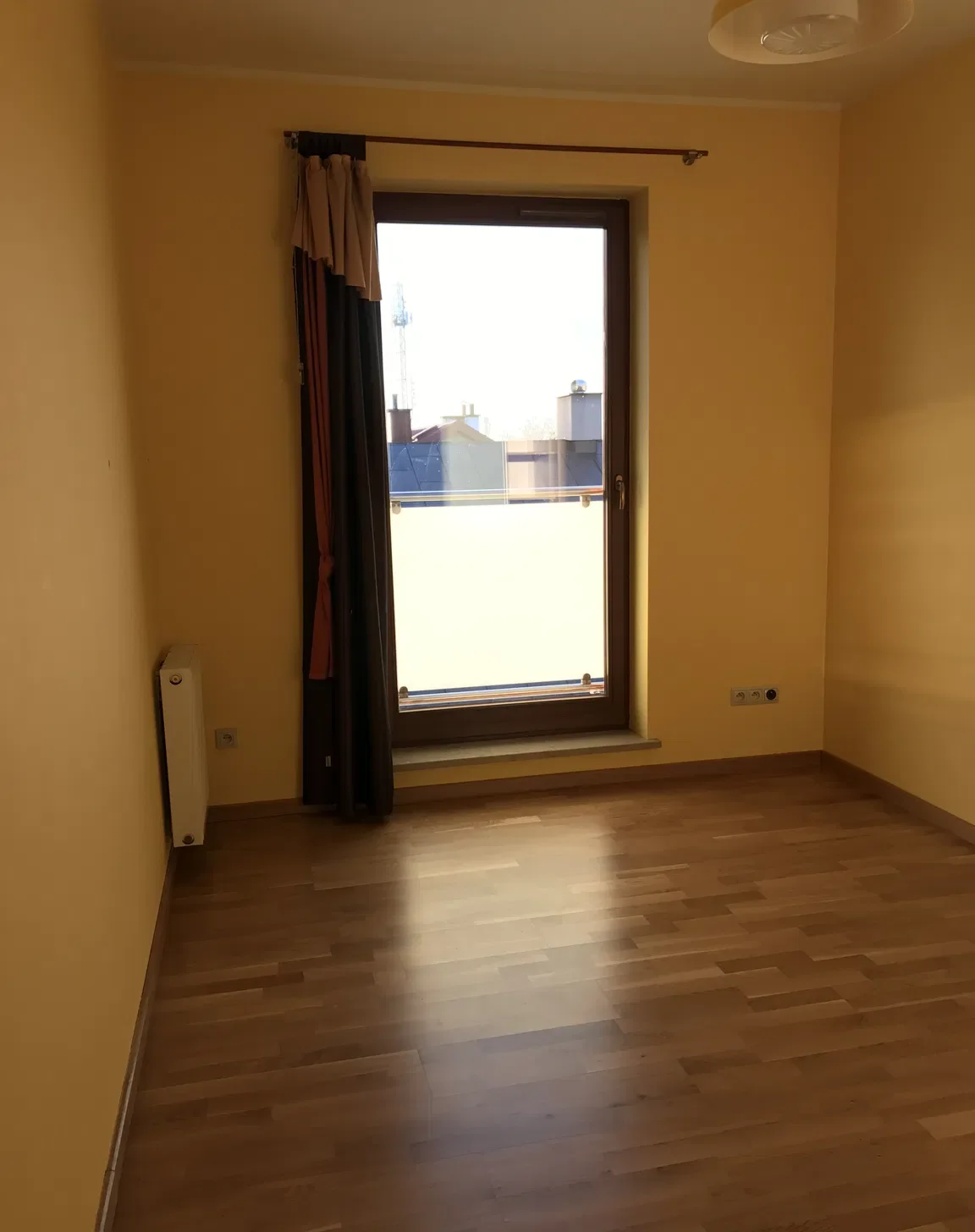 Mieszkanie 3 pokoje + balkon + 2 miejsca garażowe - zdjęcie 8