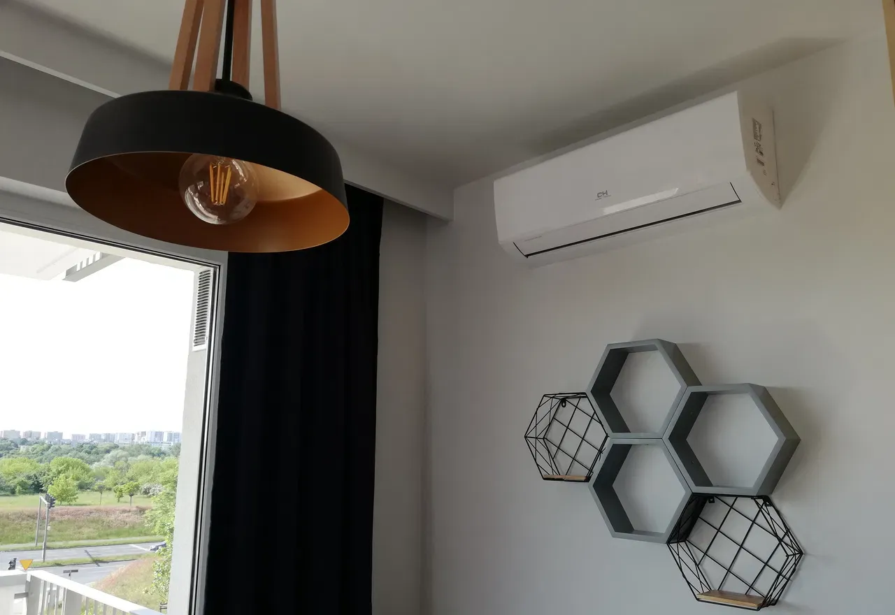 Apartament z klimatyzacją, balkonem i garażem w Poznaniu - zdjęcie 4