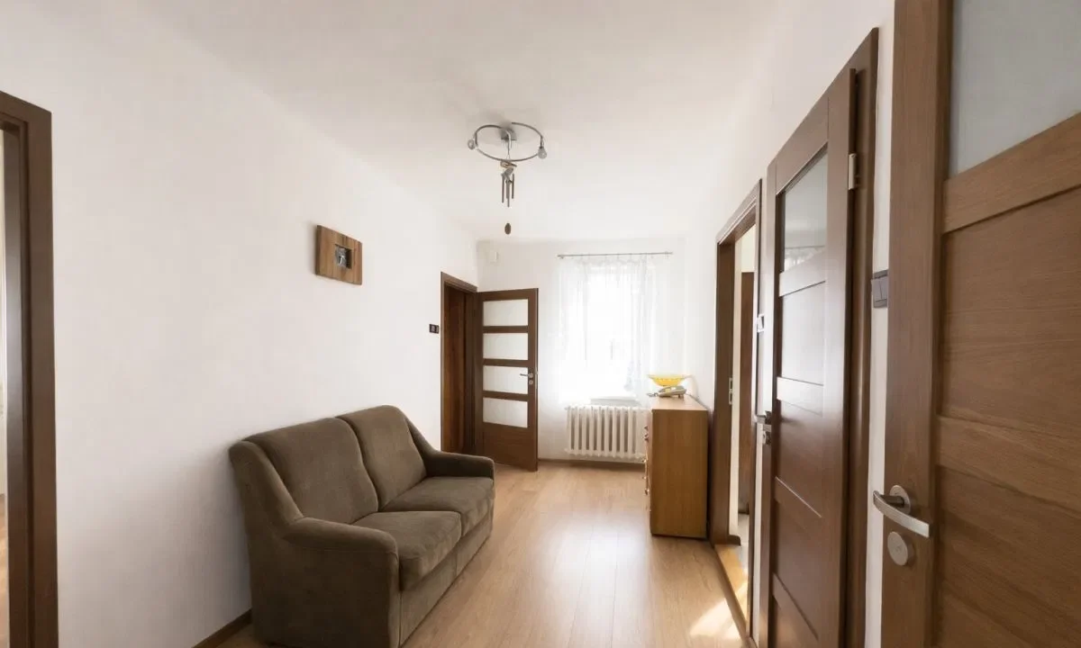 Mieszkanie 80m2 na piętrze w domu - zdjęcie 9