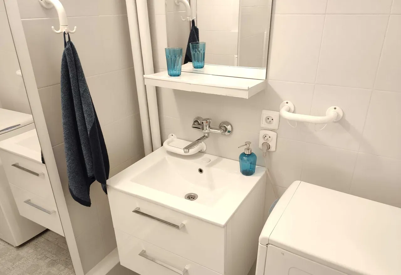 Komfortowy pokój 1-osobowy na os. Batorego - zdjęcie 6
