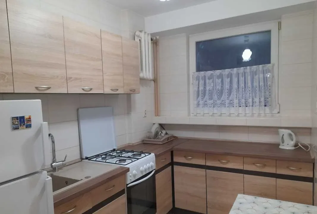 Pokój w mieszk. 3 pokoj. dla dziewczyny, metro Służew, po remoncie - zdjęcie 3