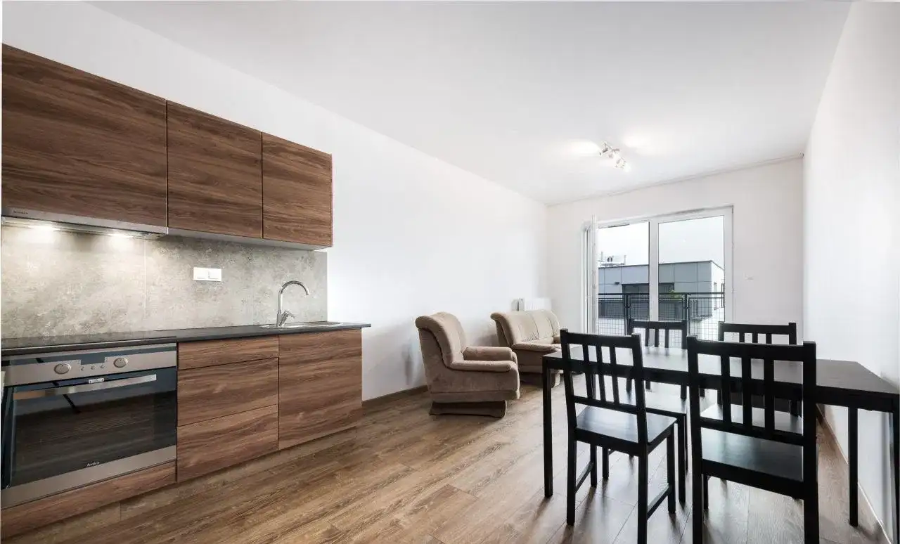 Flisa, cztery pokoje w apartamentowcu z garażem