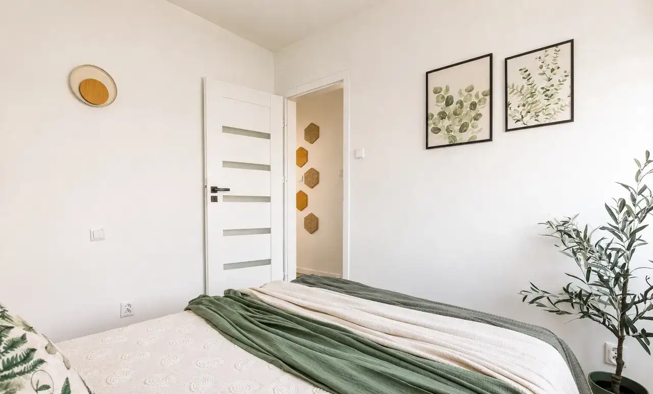 Jasne 2 pokoje, z oddzielną kuchnią, po remoncie, blisko SKM/Obwodnicy - zdjęcie 2