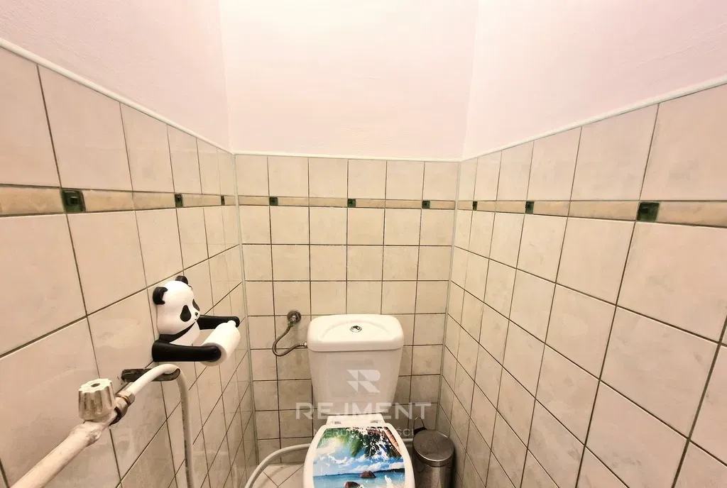 Dom wolnostojący z 13 arową działką w Krakowie, przy ul. Jadwigi Majówny - zdjęcie 9