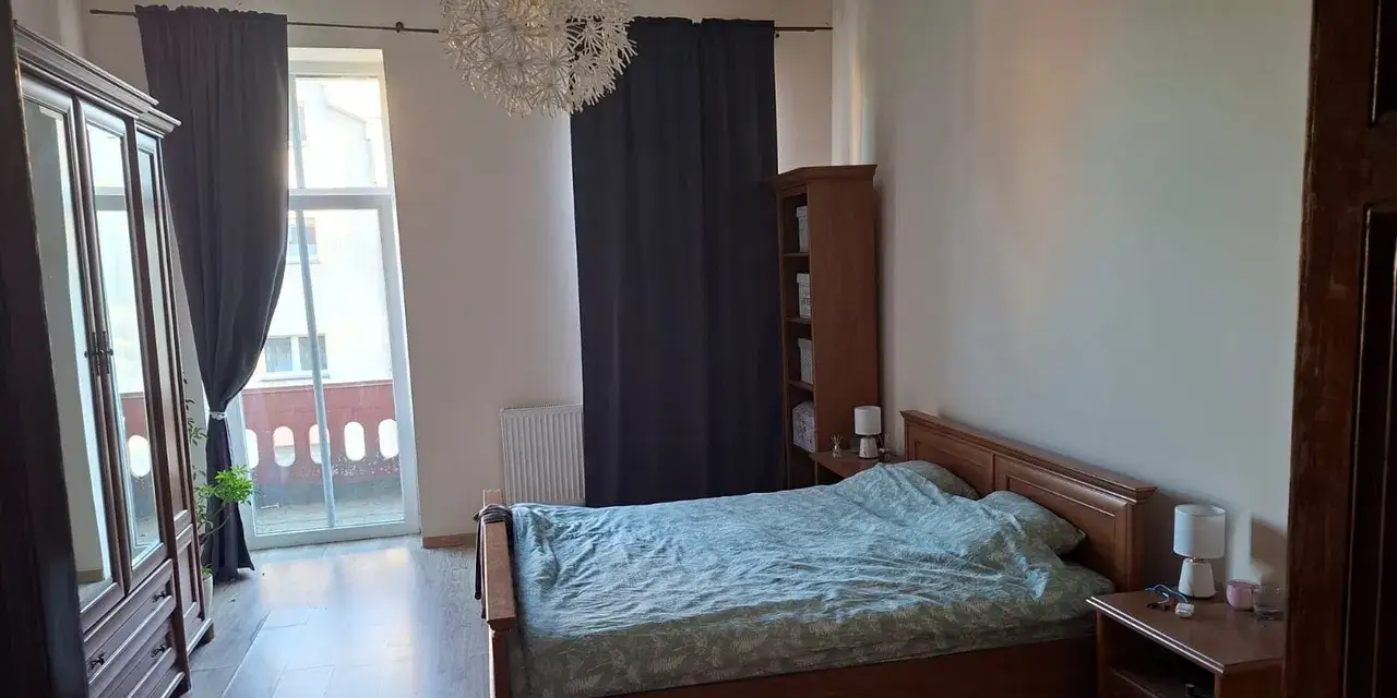 Przestronne mieszkanie z balkonem w kamienicy - zdjęcie 8