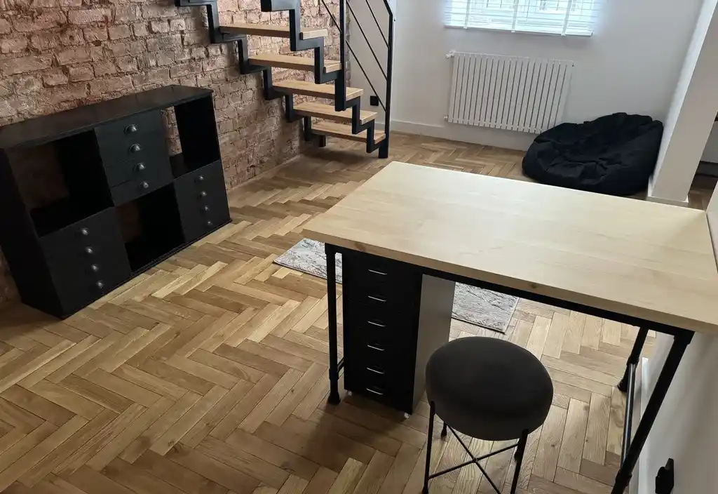 Loftowe 48 m² w kamienicy przy Koneserze, antresola, po remoncie - zdjęcie 4