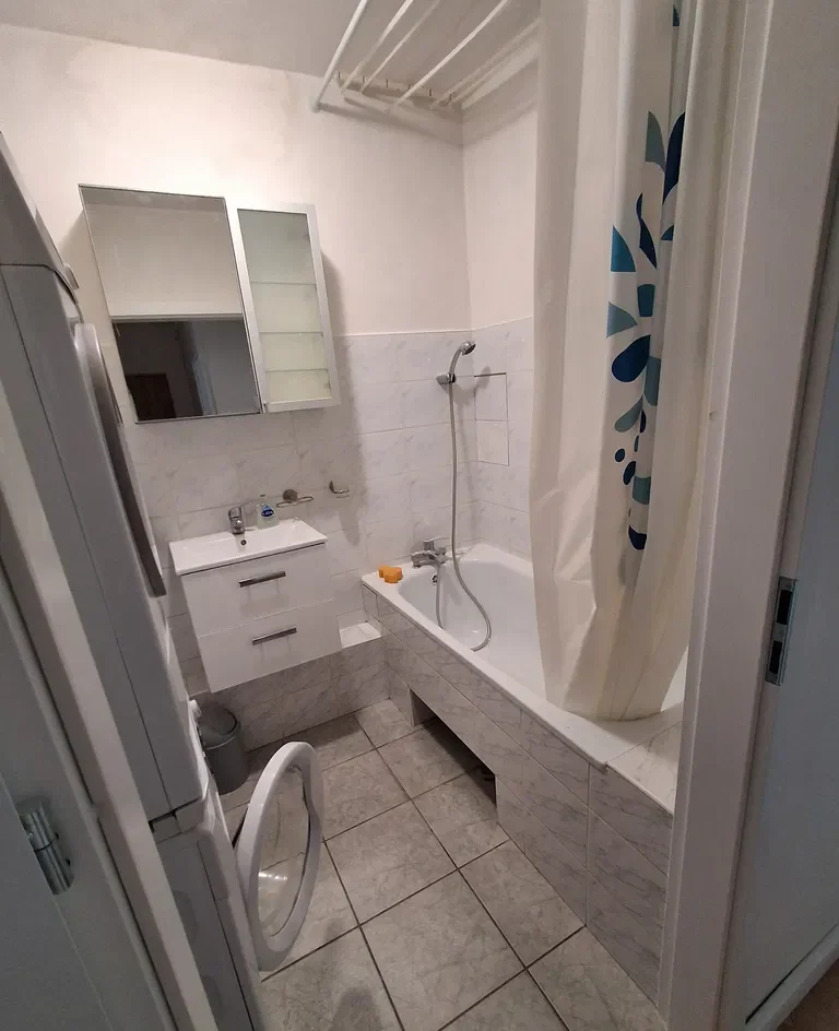 Wynajem mieszkania z balkonem w Jarotach - zdjęcie 10