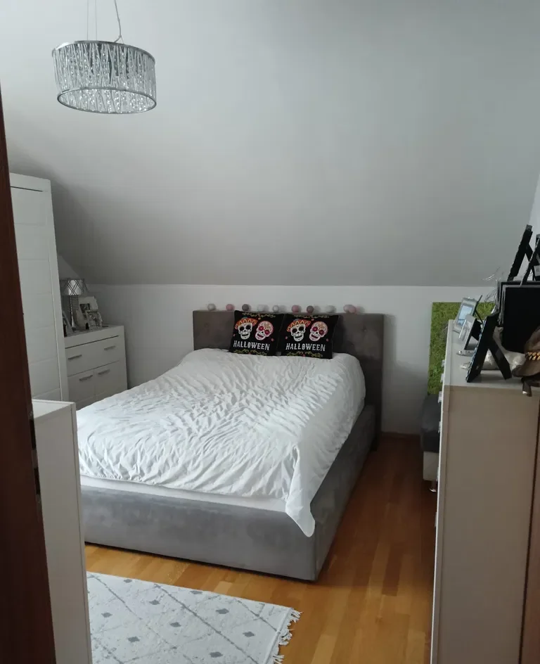 Dom bliźniak z ogródkiem i kominkiem - zdjęcie 8
