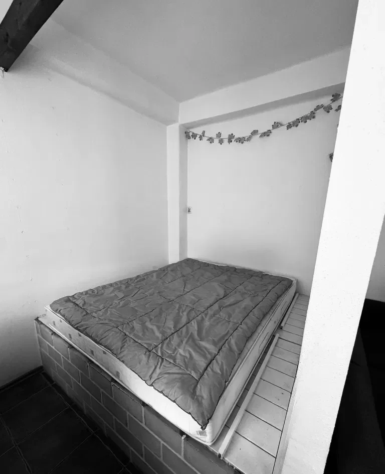 Koszutka, klimatyczne STUDIO
Z BALKONEM na całą szerokość mieszkania - zdjęcie 3