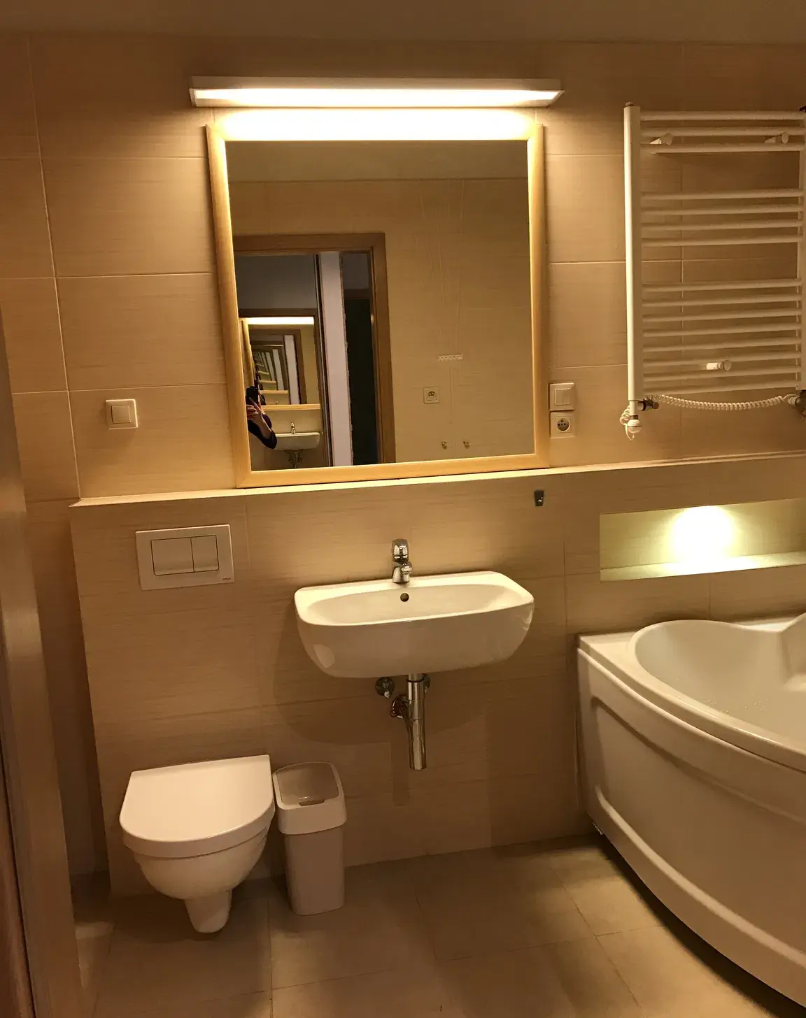 Mieszkanie 3 pokoje + balkon + 2 miejsca garażowe - zdjęcie 10