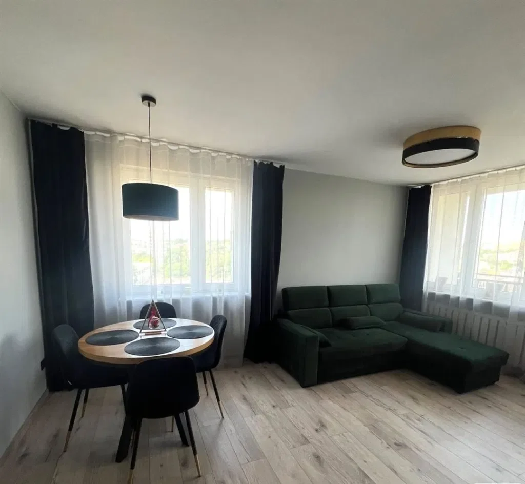 3 pokojowe mieszkanie z balkonem.