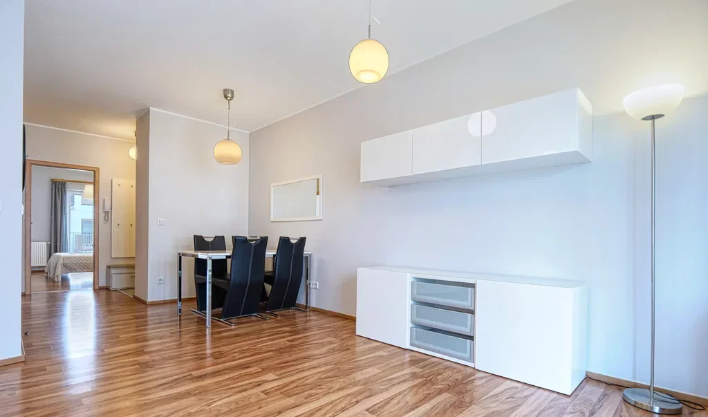 Przestronne mieszkanie w apartamentowcu przy rzece - zdjęcie 3