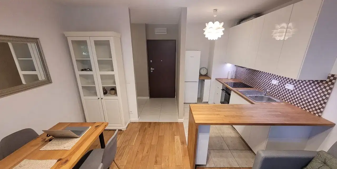 Mieszkanie 2 pokoje garaż i ogródek, Praga Południe blisko centrum - zdjęcie 3
