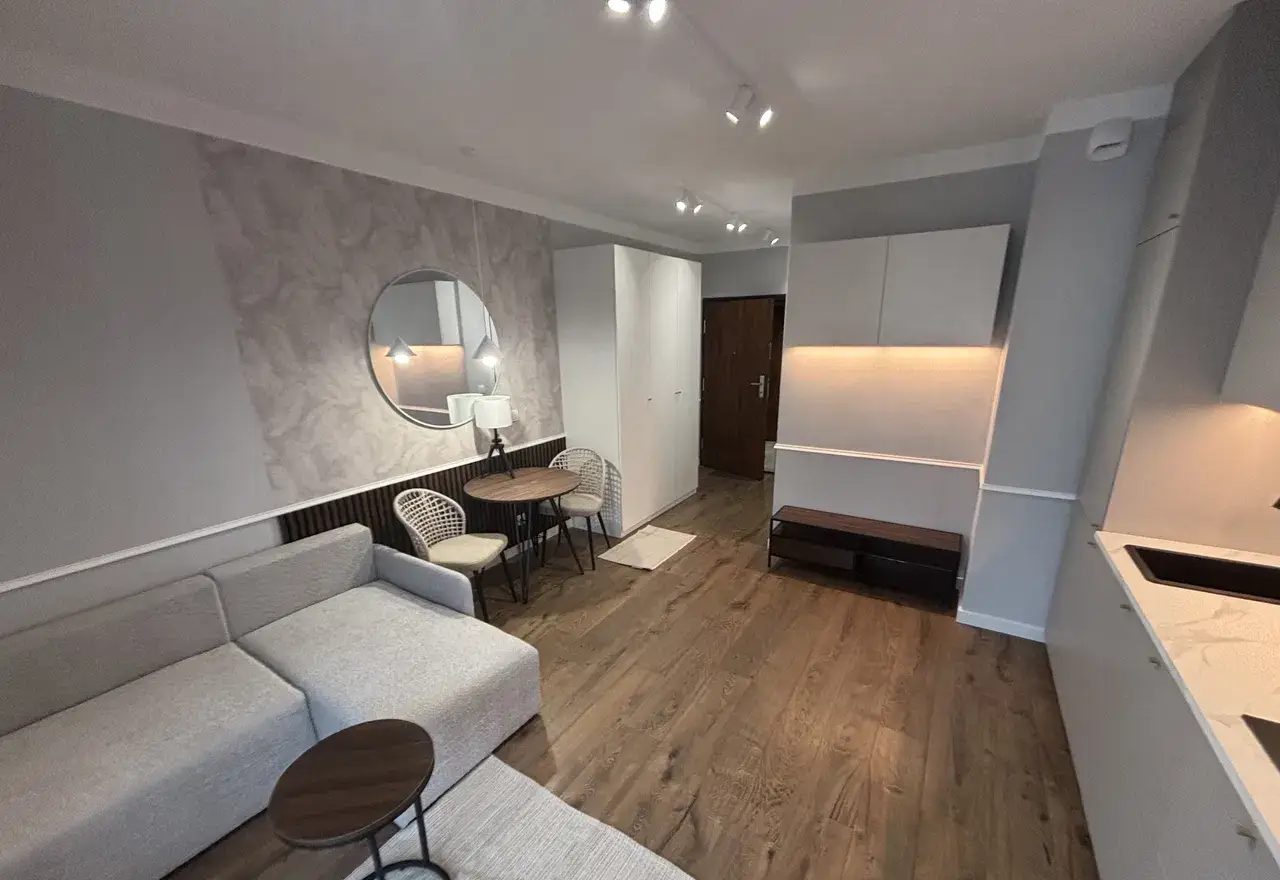 APARTAMENT w ŚRÓDMIEŚCIU! WYSOKI STANDARD Z BALKONEM! PIERWSZY NAJEMCA