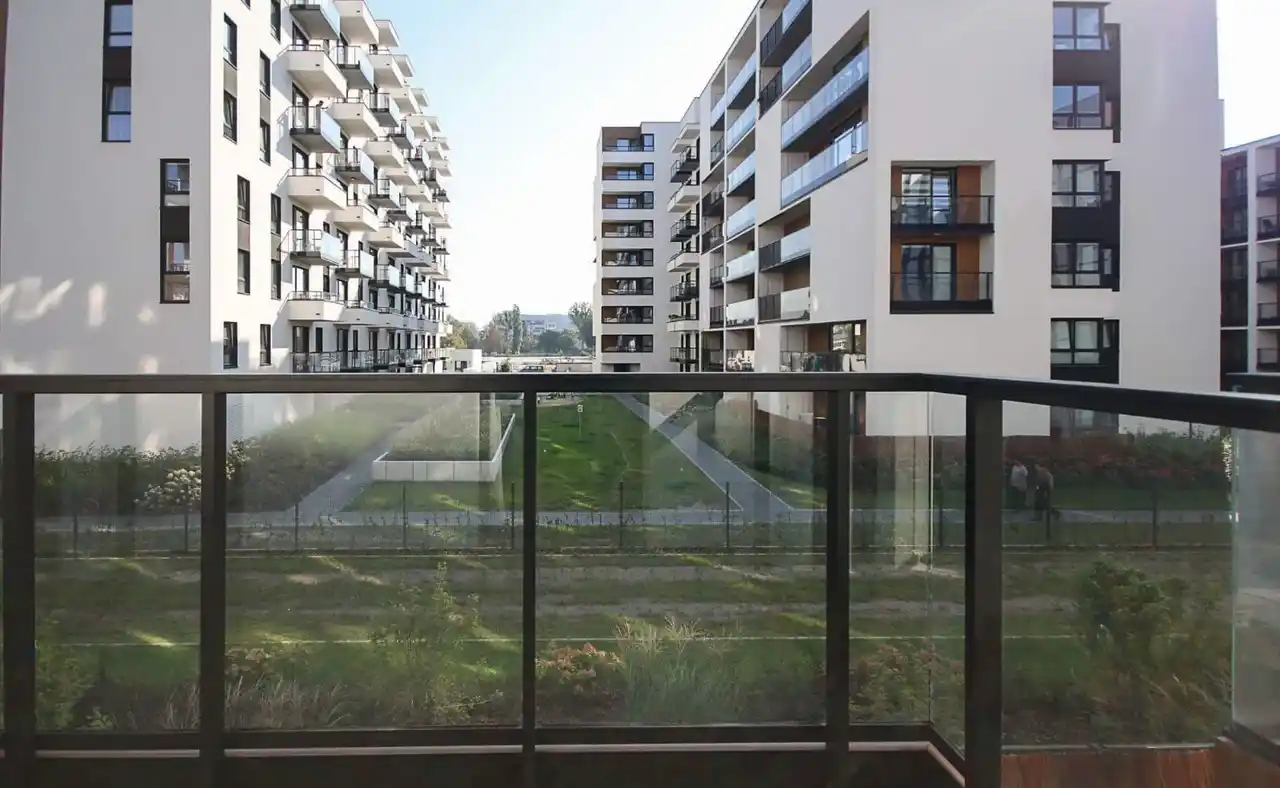 Pokój z dużym balkonem MORDOR w apartamentowcu, 2 łazienki, park patio - zdjęcie 6