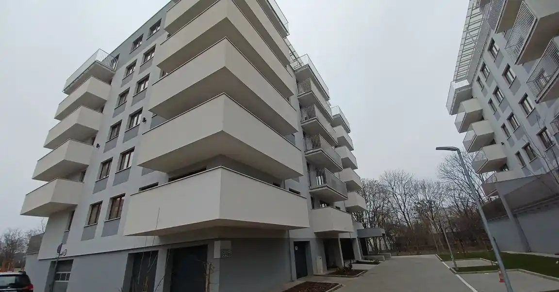 Obok  UŁ blisko centrum dobry standard - zdjęcie 7