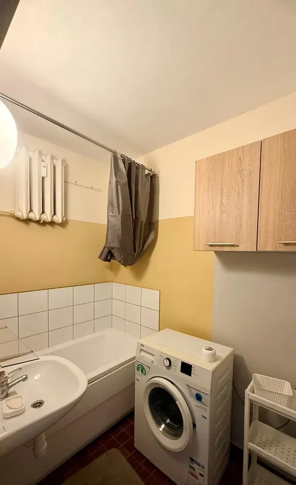 Do wynajęcia mieszkanie w bloku ul. Maratońska z balkonem. - zdjęcie 3