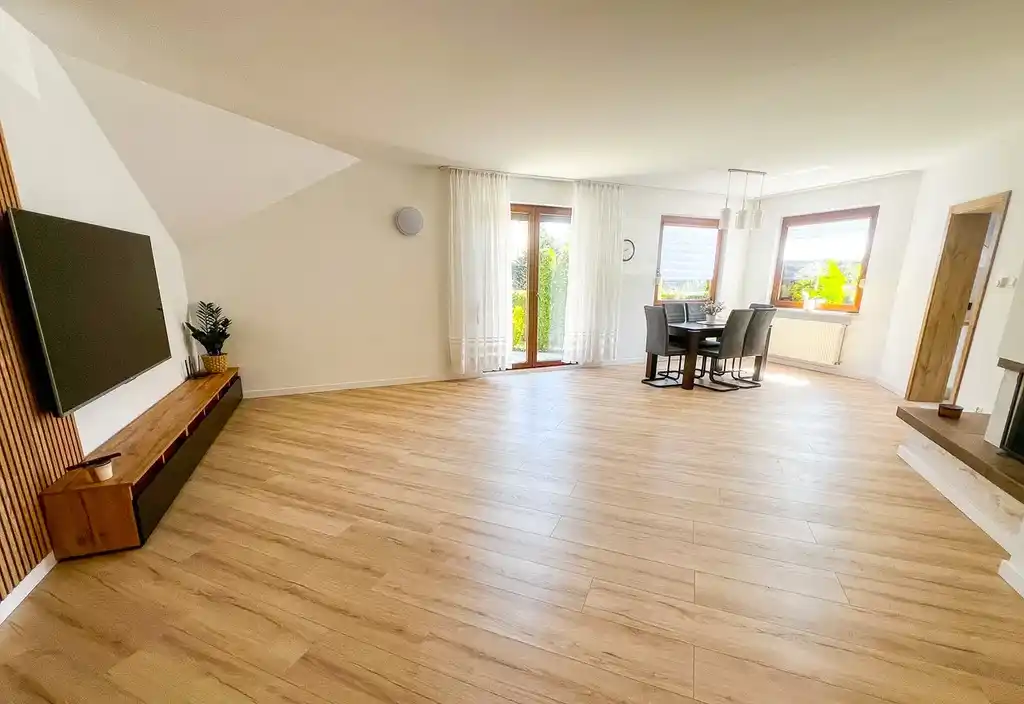 Dom po remoncie 250 m² ogród garaż Bluszczowa - zdjęcie 2