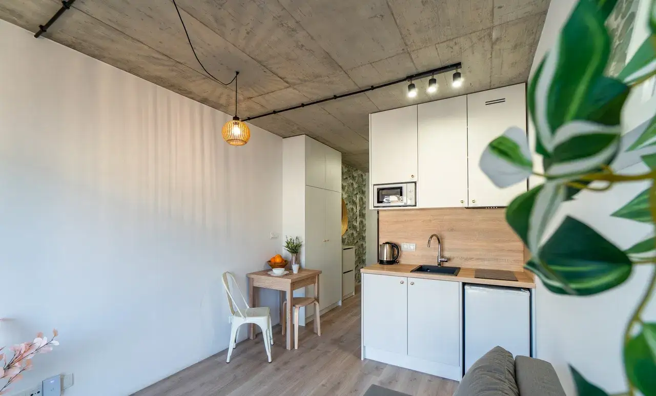 Przytulna kawalerka w nowoczesnym apartamentowcu - zdjęcie 3
