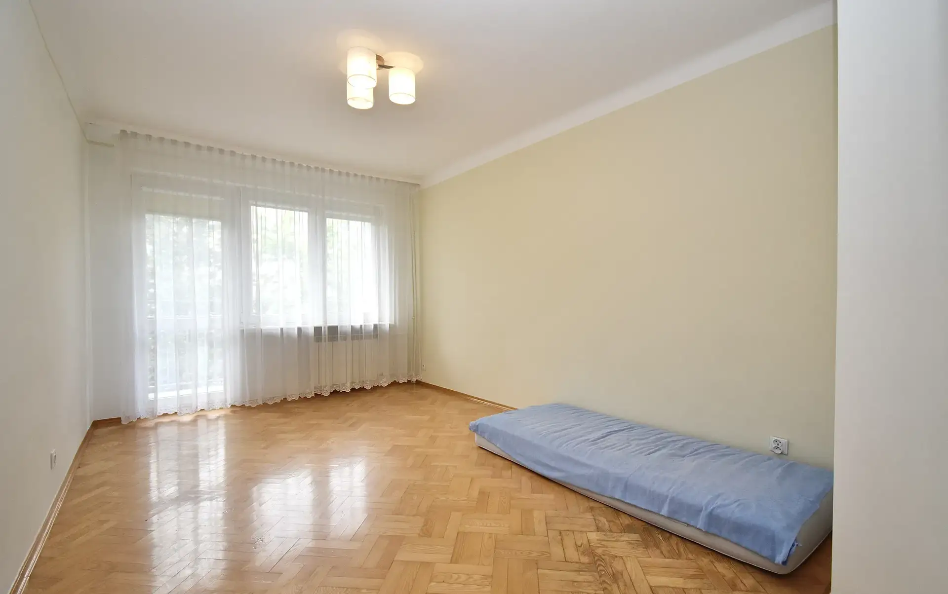 Mieszkanie w Ursusie - balkon i wyposażenie. - zdjęcie 6