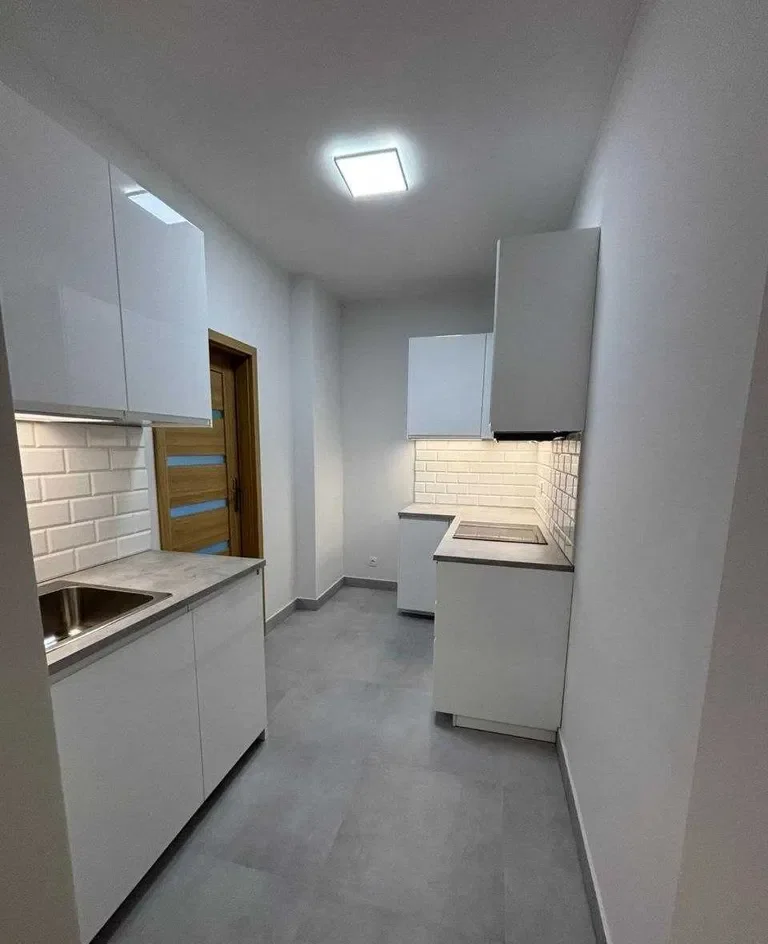 Pokój 7 m2 w mieszkaniu, z balkonem