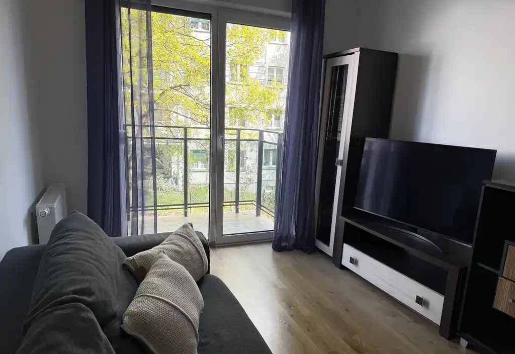 2-pokojowe w centrum w apartamentowcu z widokiem na zieleń - zdjęcie 9