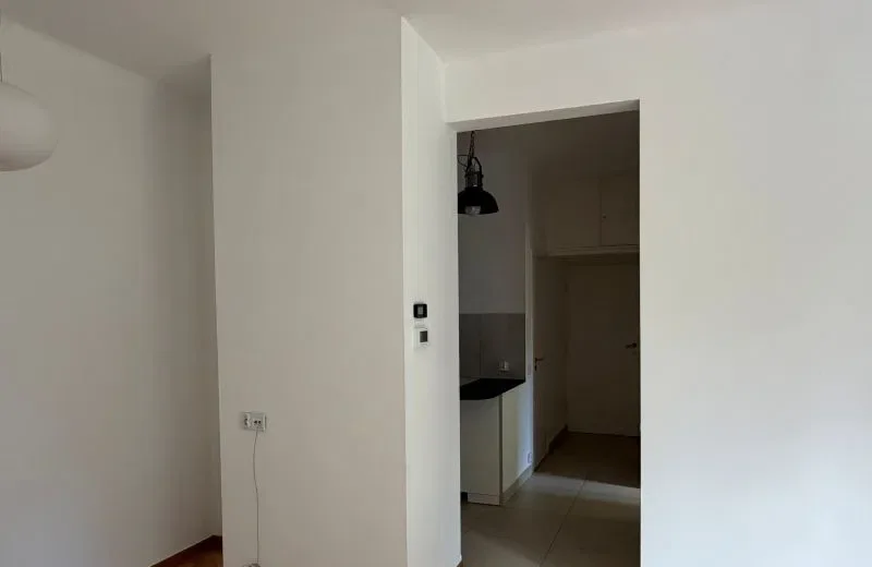 Urokliwy dom 70m² z garażem, w centrum Komorowa - zdjęcie 9