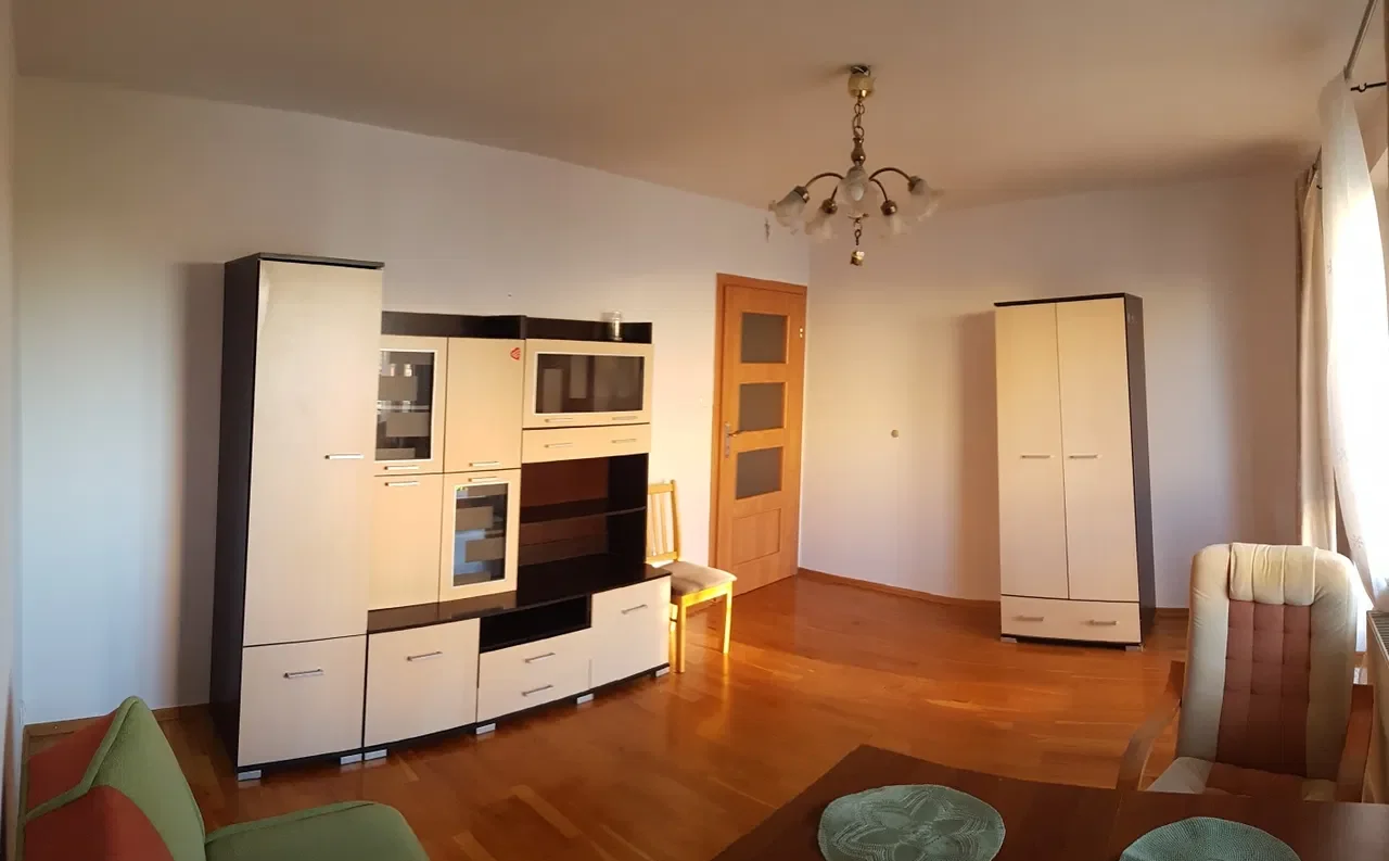 Duży pokój z balkonem - zdjęcie 2