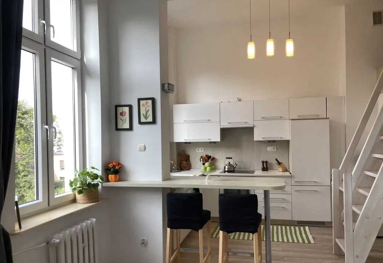 Duża, stylowa kawalerka z antresolą, bez prowizji