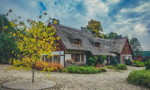 Wyjątkowy dom do wynajęcia – styl, natura i ponadczasowy charakter
