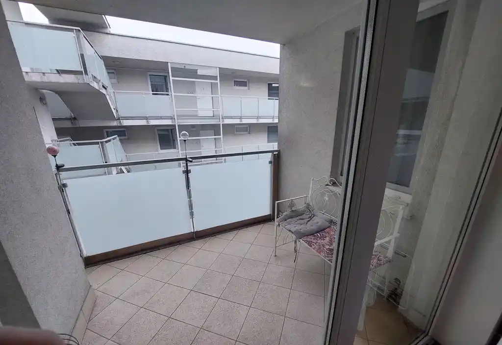 Mieszkanie 45 m² z balkonem i windą; blisko stacji kolejowej. - zdjęcie 3