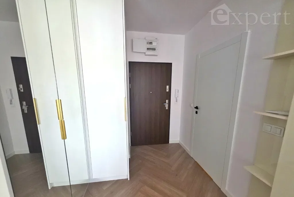 Pachąca nowością kawalerka z parkingiem - zdjęcie 5