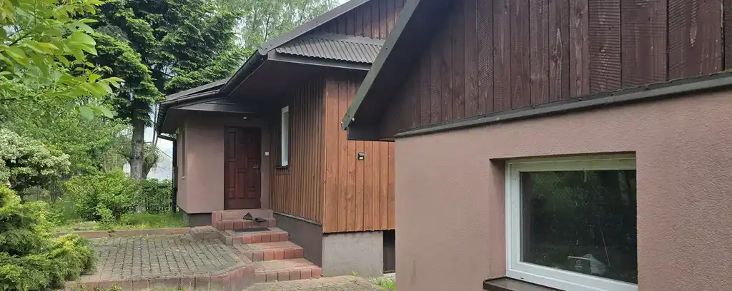 Wieliczka- Trąbki połowa domu 40m2  .