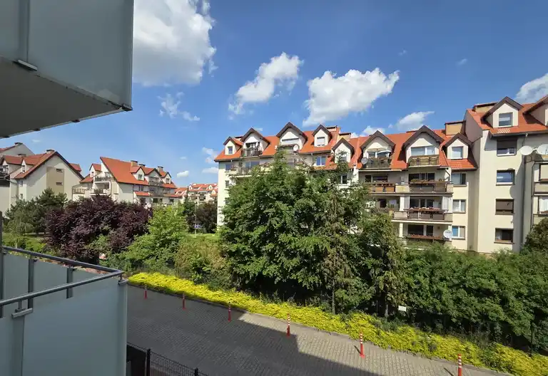 Urządzona kawalerka 31m2 w nowoczesnym budynku na Os. Ogrody w Lesznie - zdjęcie 9