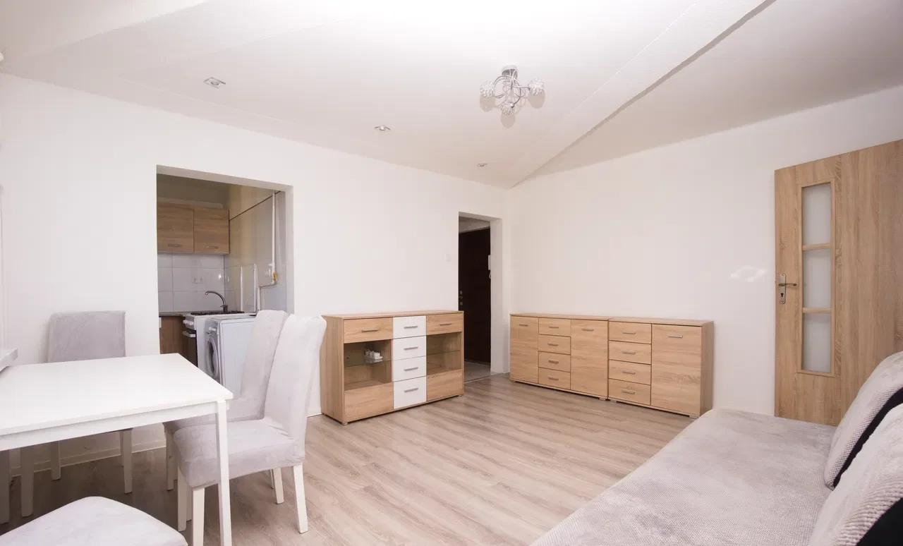 2 pokoje, ciepła woda z sieci, balkon