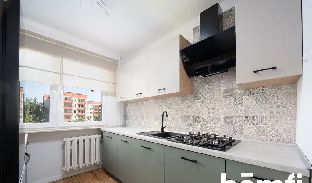 3 pokoje, oddzielna kuchnia, balkon