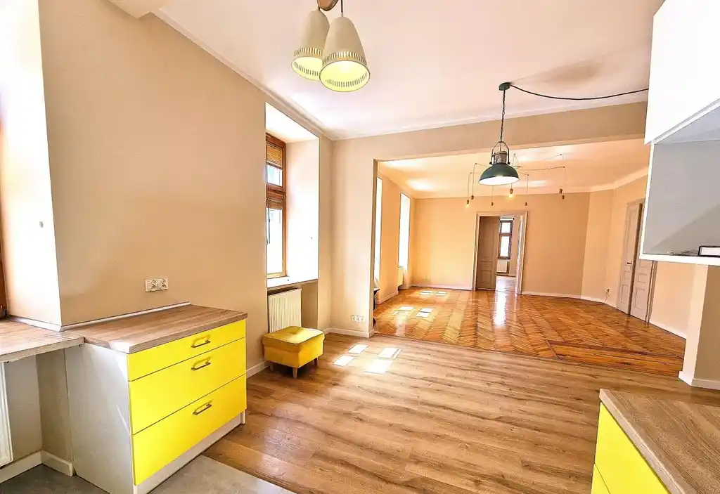Przestronne mieszkanie w Łodzi z balkonem - zdjęcie 3